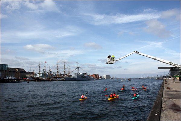 Panoramafotografering fra kran i Københavns Havn - fulgt af DR Aftenshowet.